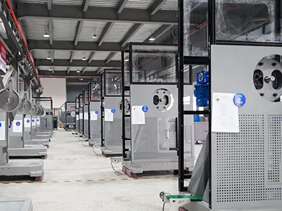 ورشة هندسة وإنتاج ماكينات اختبار صدم البلاستيك والمعادن