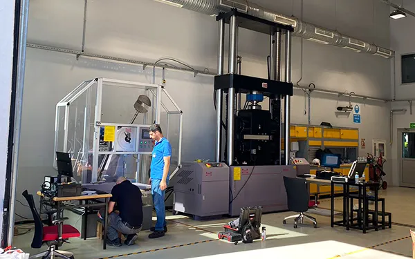 الخدمات والدعم