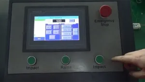 ماكينة اختبار مقاومة الصدم بنظام الوزن الساقط للمواد البلاستيكية (طاقة 300 جول)