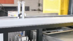 ماكينة اختبار الصدم بالوزن الساقط بقدرة 80 كيلوجول للمعادن - مجهّزة بنظام تغذية وتبريد أوتوماتيكي