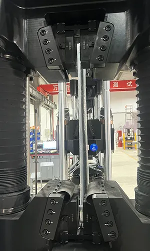 جهاز اختبار المواد بنظام السيرفو الهيدروليكي (مساحة مزدوجة ومقابض إسفينية)