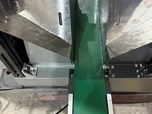 سير تغذية العينات (ناقل إمداد العينات الآلي)